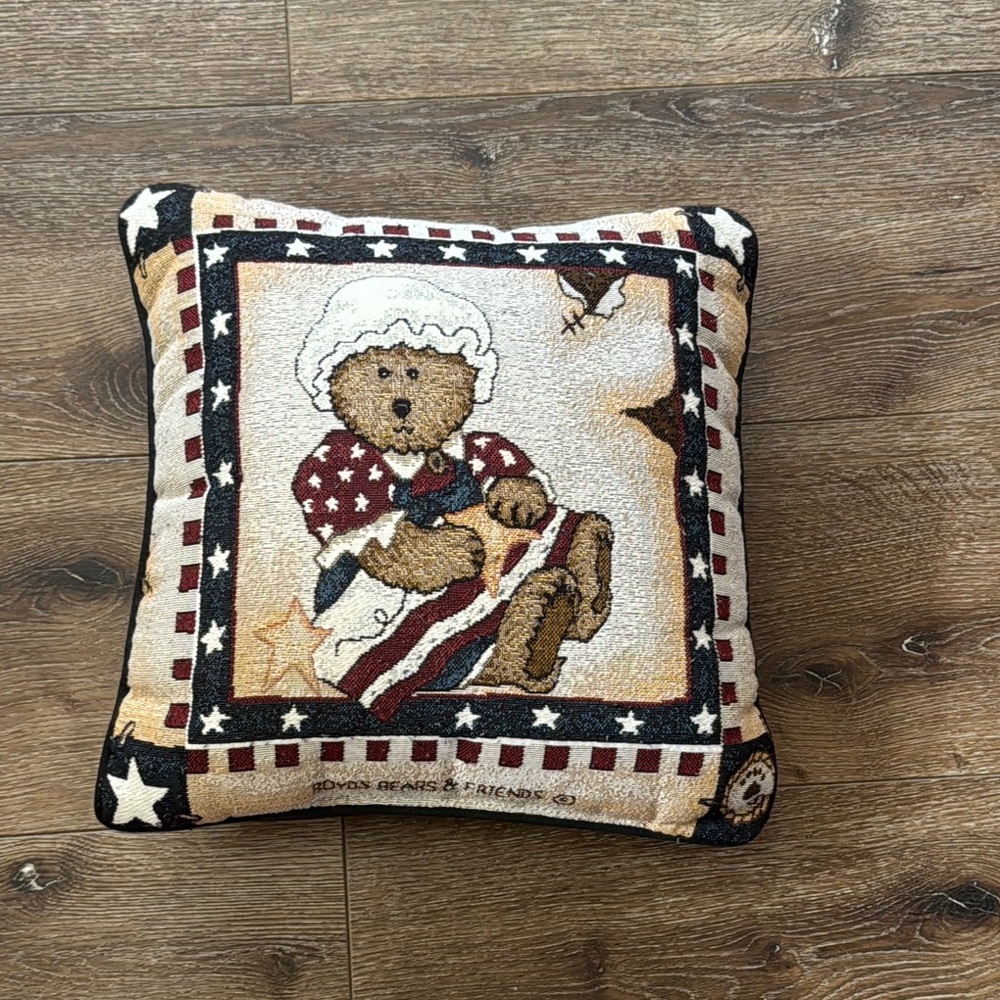 Boyd’s and‎ friends pillow patriotic theme